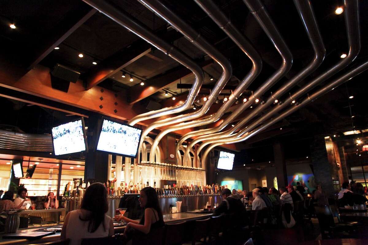 A large selection of beer and plenty of flatscreens to watch the World Cup 2022 at Yard House.