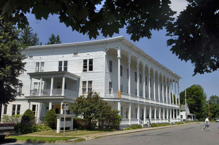 Even Gordon Ramsay Can T Save Cambridge Hotel Times Union The Now Closed Cambridge Hotel In N Y Is One Of Properties