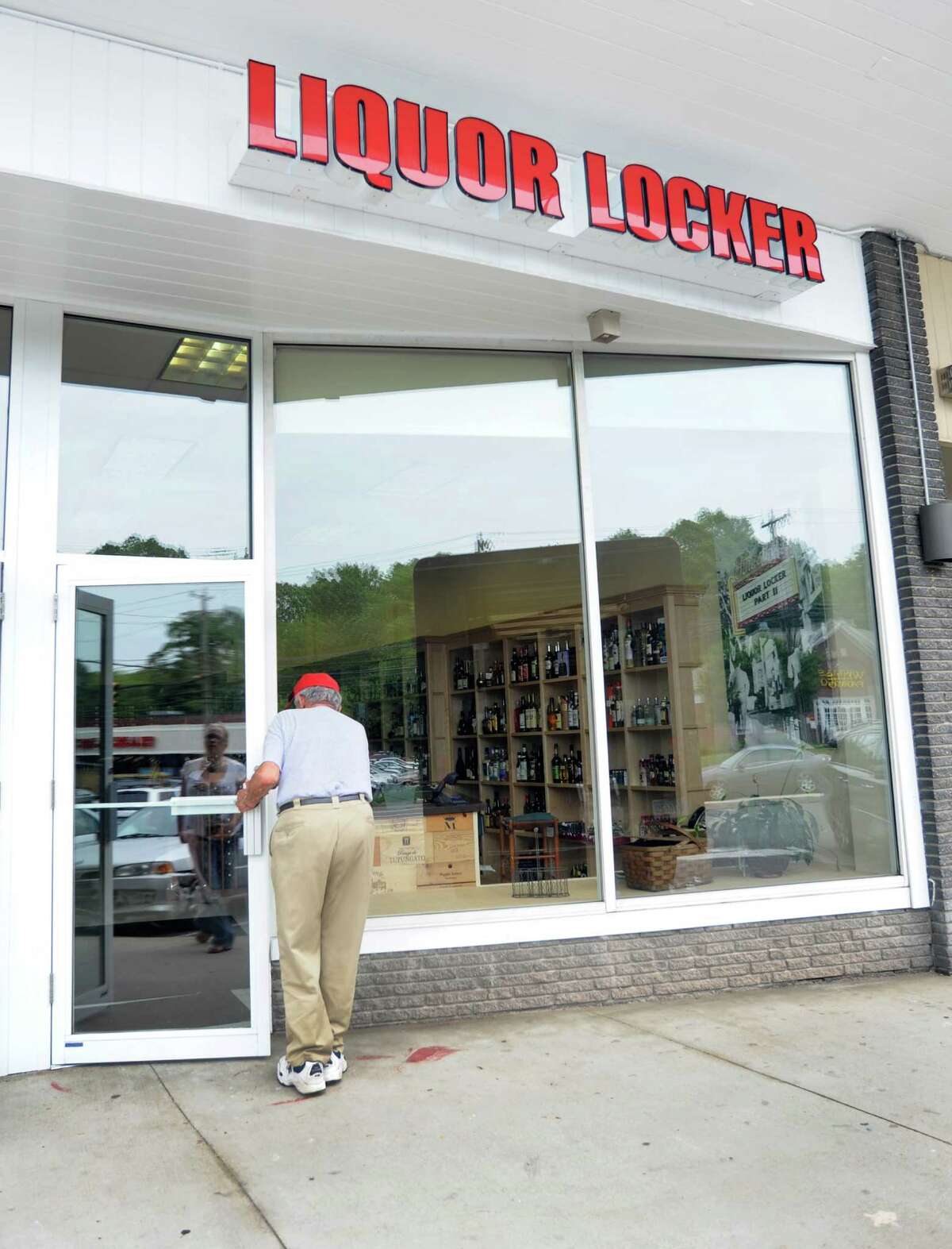 Liquor Locker, from vintage Westport, finds new home