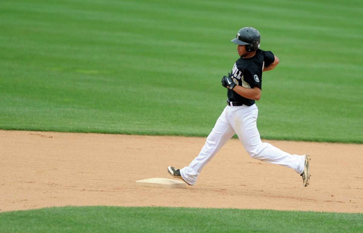 Trumbull beats Staples in 10 to reach FCIAC baseball final
