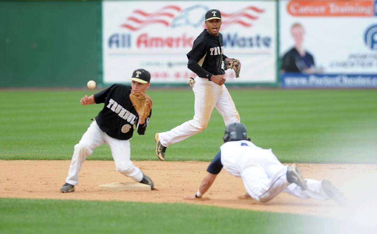 Trumbull beats Staples in 10 to reach FCIAC baseball final