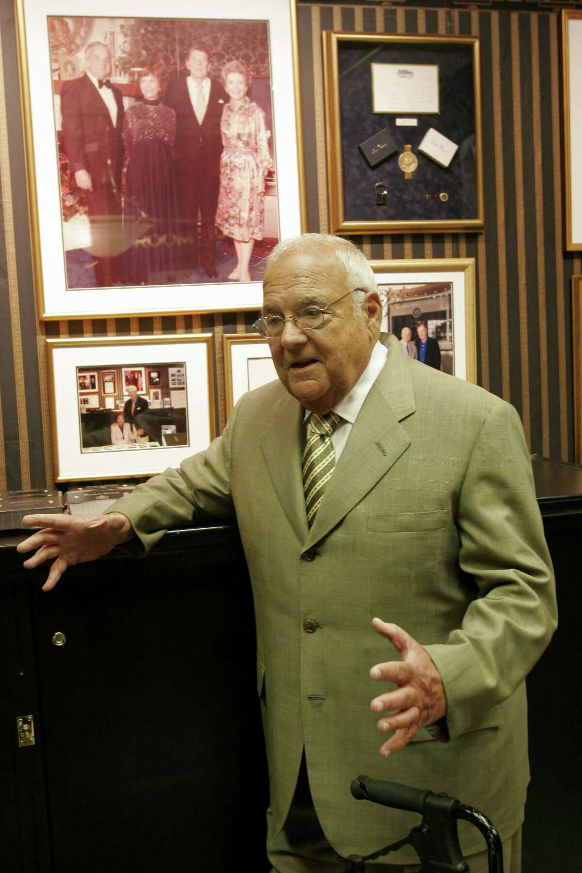 Harold Wiesenthal, seen here in 2005, had customers ranging from politicians to athletes.