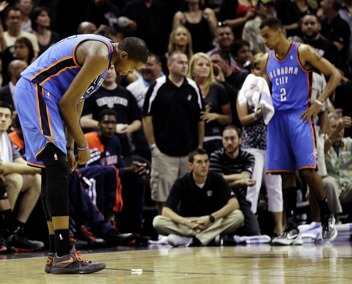 Oklahoma City Thunder small forward Kevin Durant, left, reacts in the final minute against the San Antonio Spurs during Game 1 in their NBA basketball Western Conference finals playoff series, Sunday, May 27, 2012, in San Antonio. San Antonio won 101-98. (AP Photo/Eric Gay)