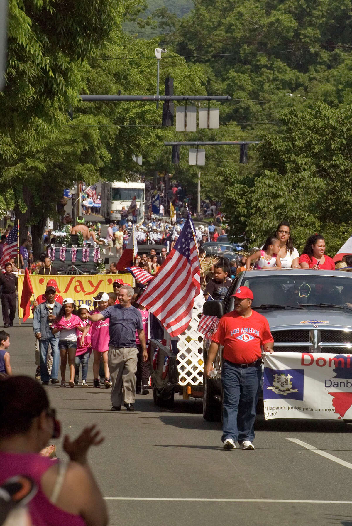 Thousands commemorate Memorial Day in Danbury