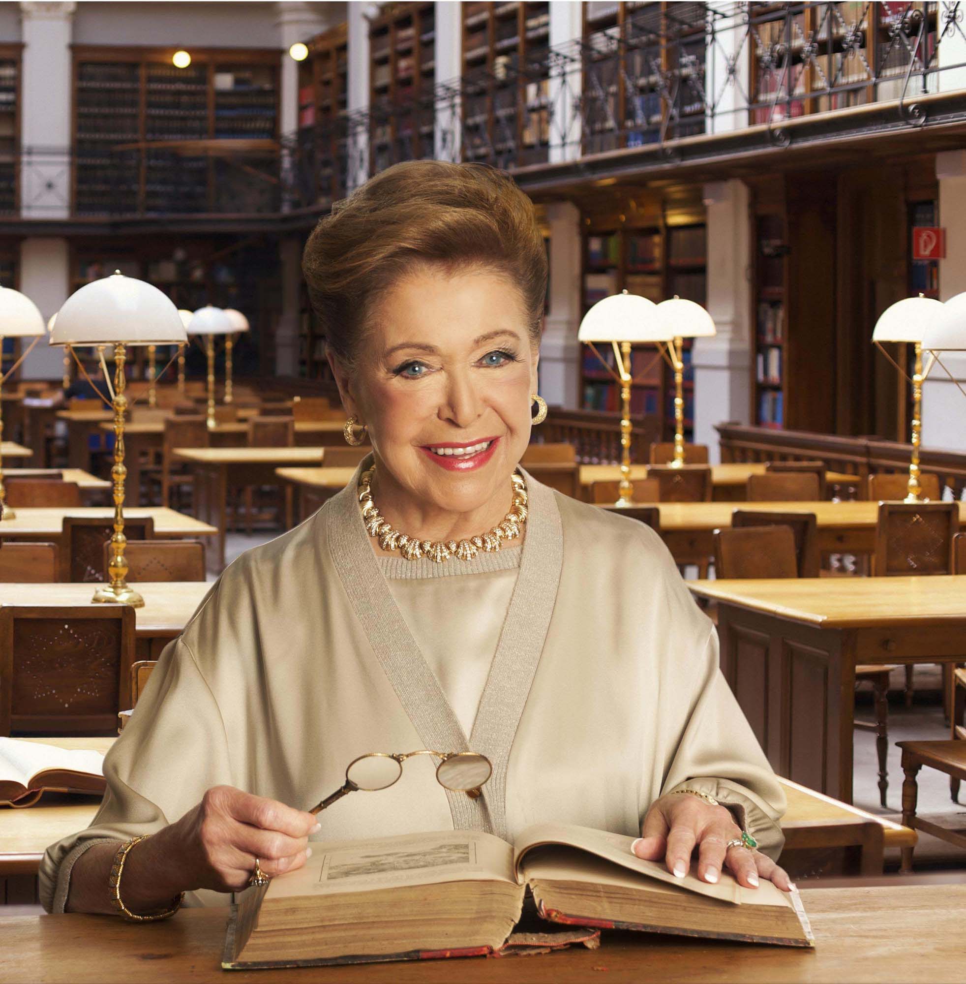 Ms. Clark Suspense author Mary Higgins Clark visits Danbury