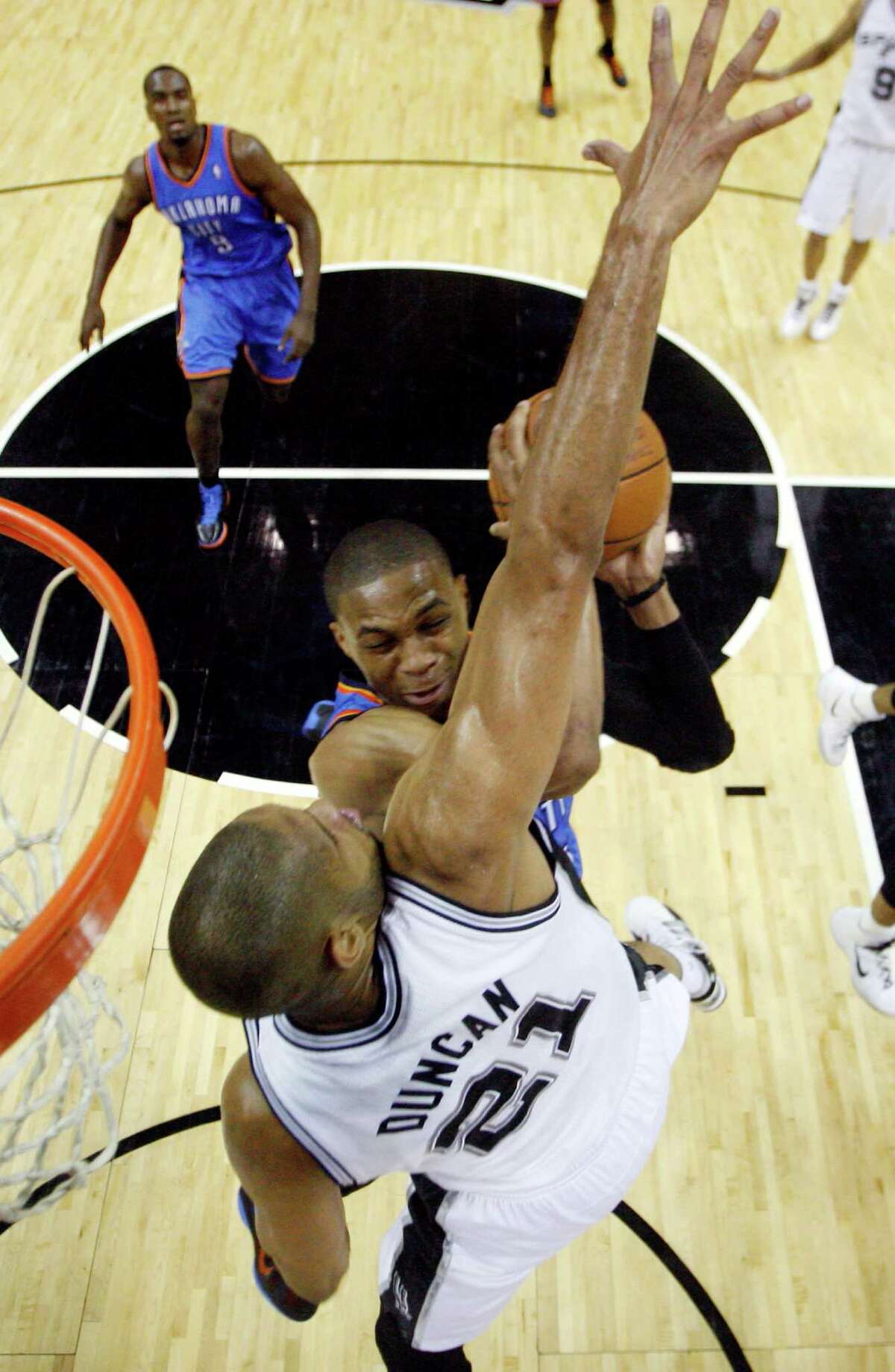 Oklahoma City Thunder point guard Russell Westbrook runs into San Antonio Spurs center Tim Duncan (21) on a shot attempt during the first half of Game 2 in their NBA basketball Western Conference finals playoff series, Tuesday, May 29, 2012, in San Antonio. (AP Photo/Mike Stone, Pool)