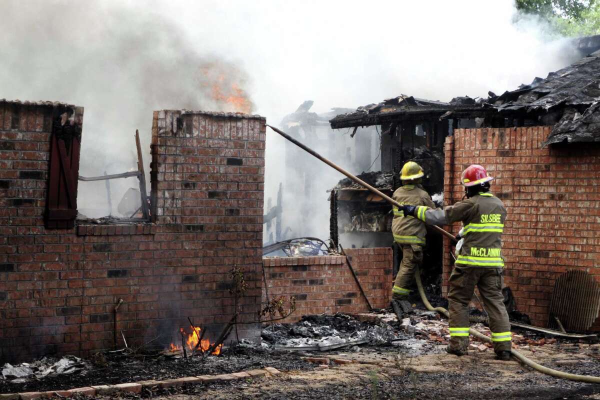Fire destroys Silsbee home