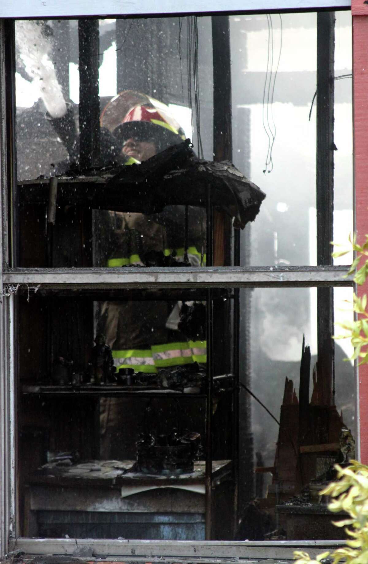 Fire destroys Silsbee home