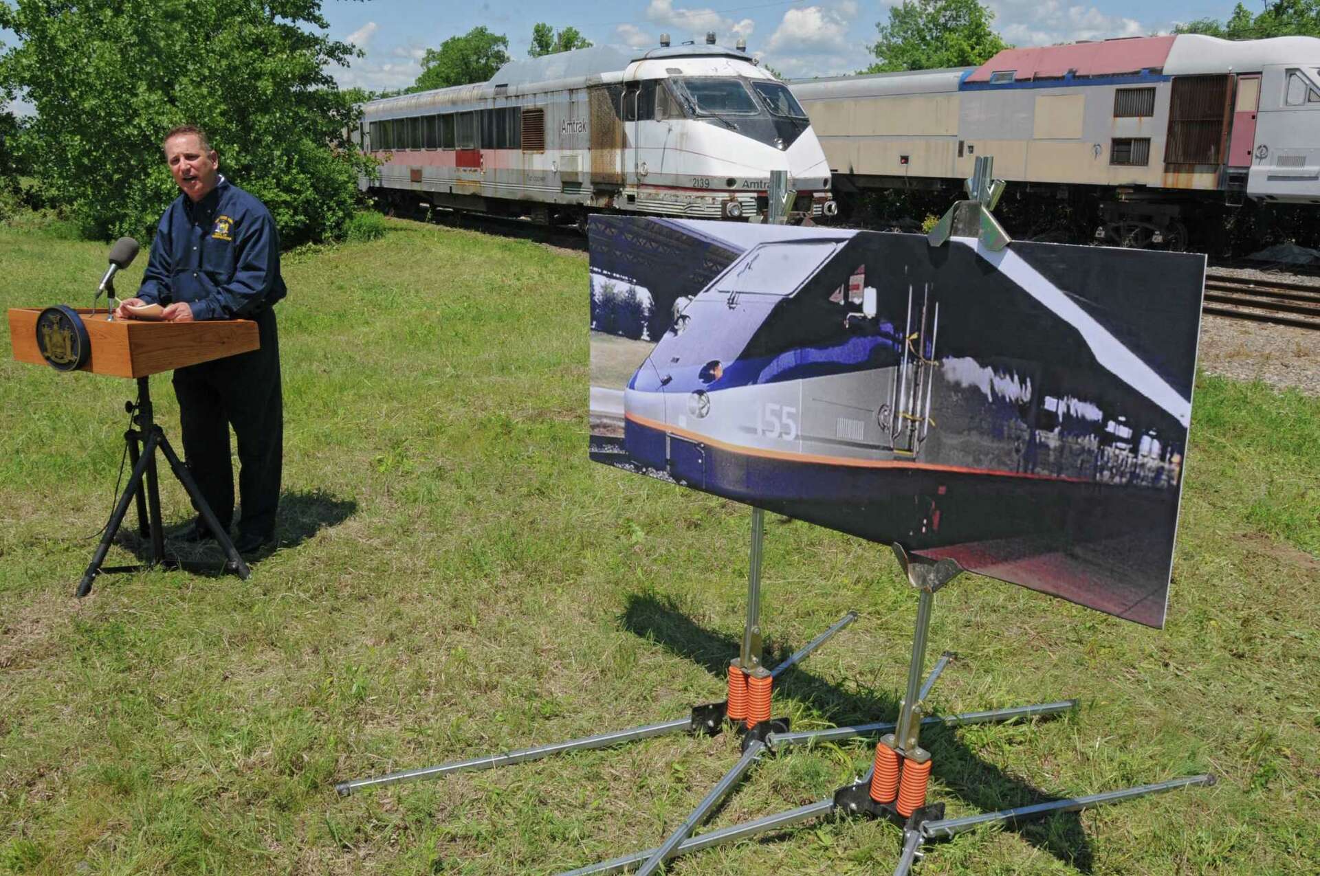 Amtrak train outlets set sealed (2003)