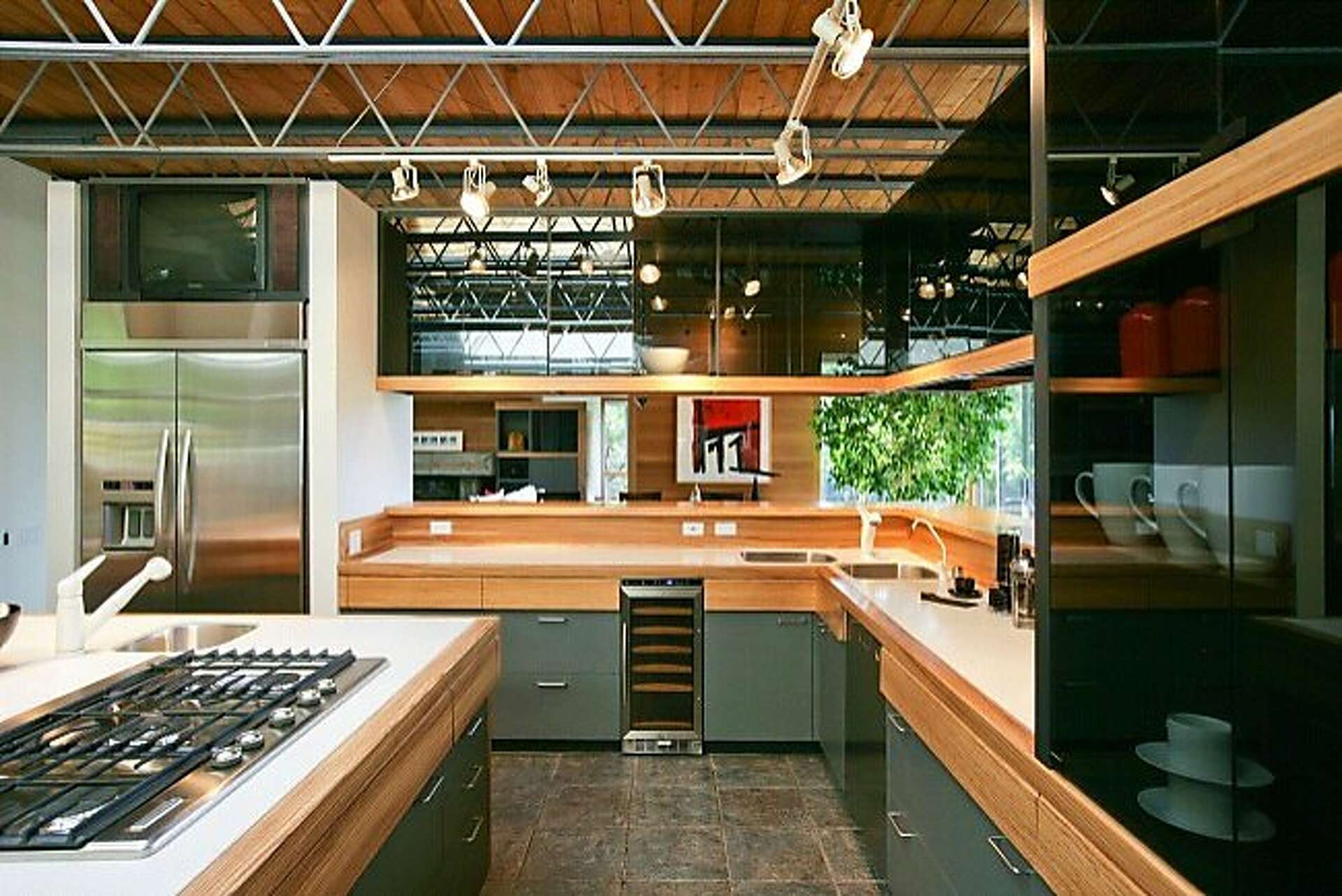 Los Ranchitos home has views of bay, mountains