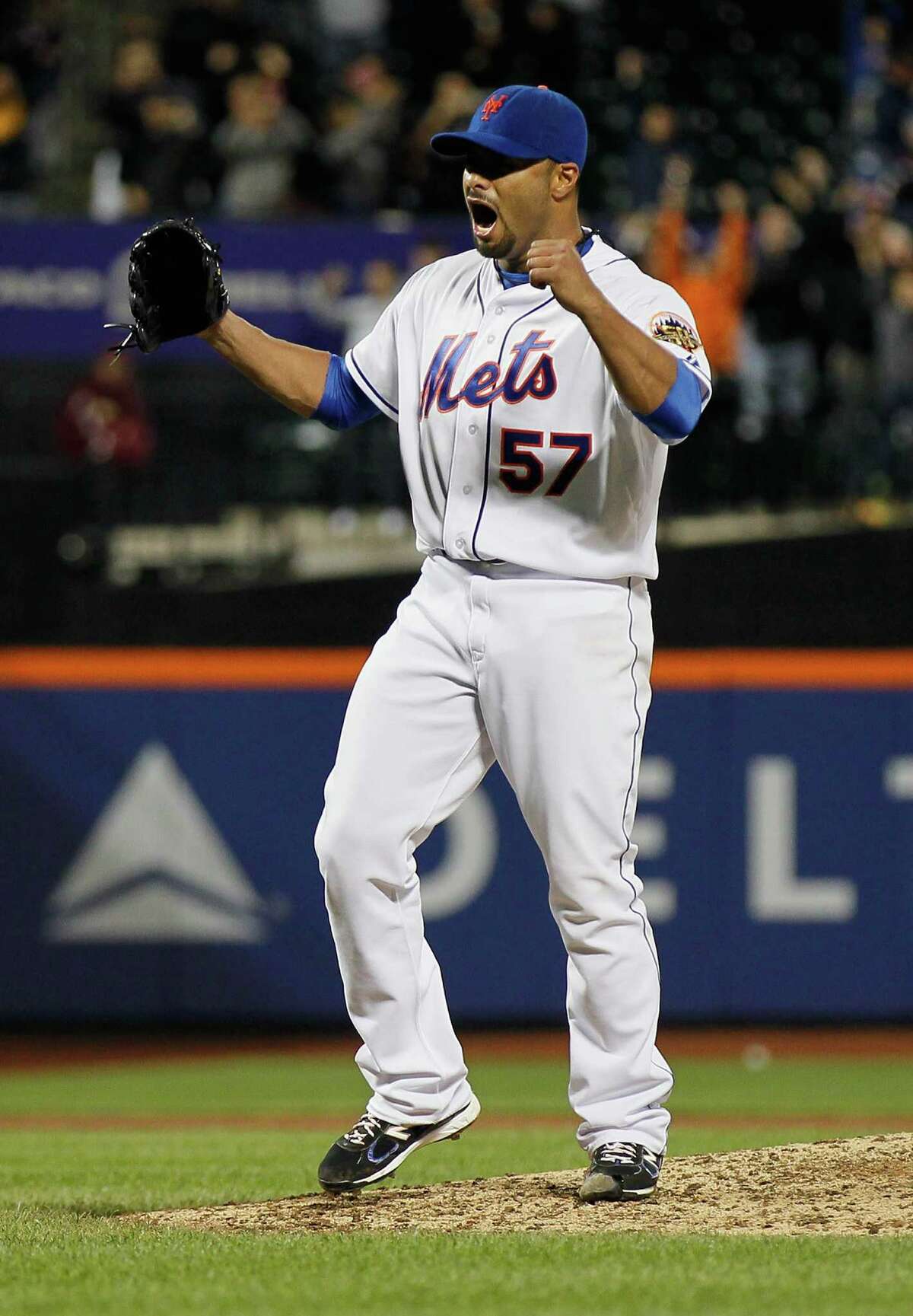 Santana throws Mets' first nohitter