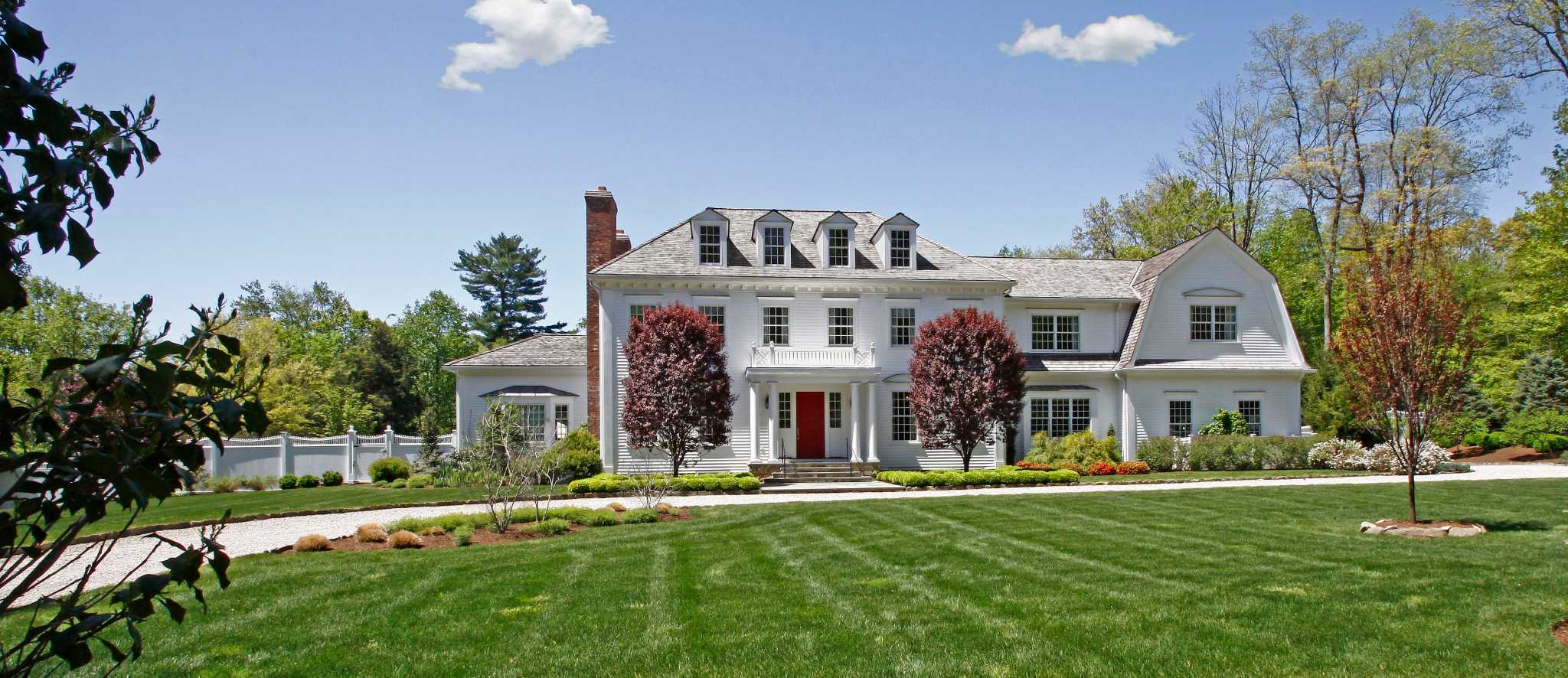Large Colonial big on recreation, entertainment