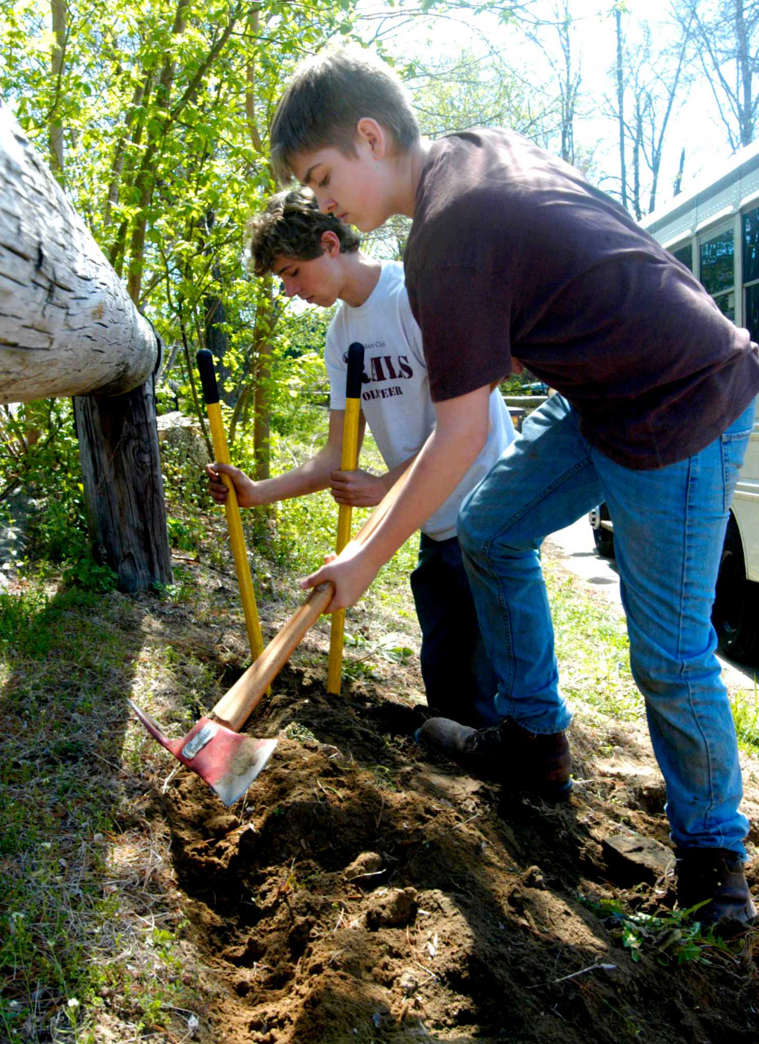 New Milford agency adapts to teens' needs