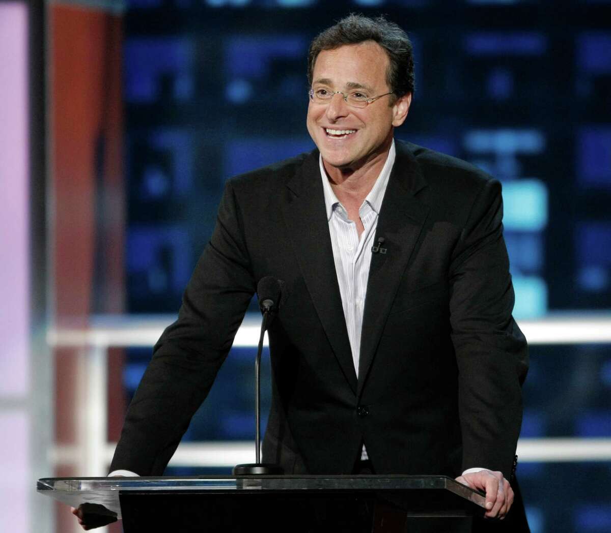 Golfers join comedians to support vets