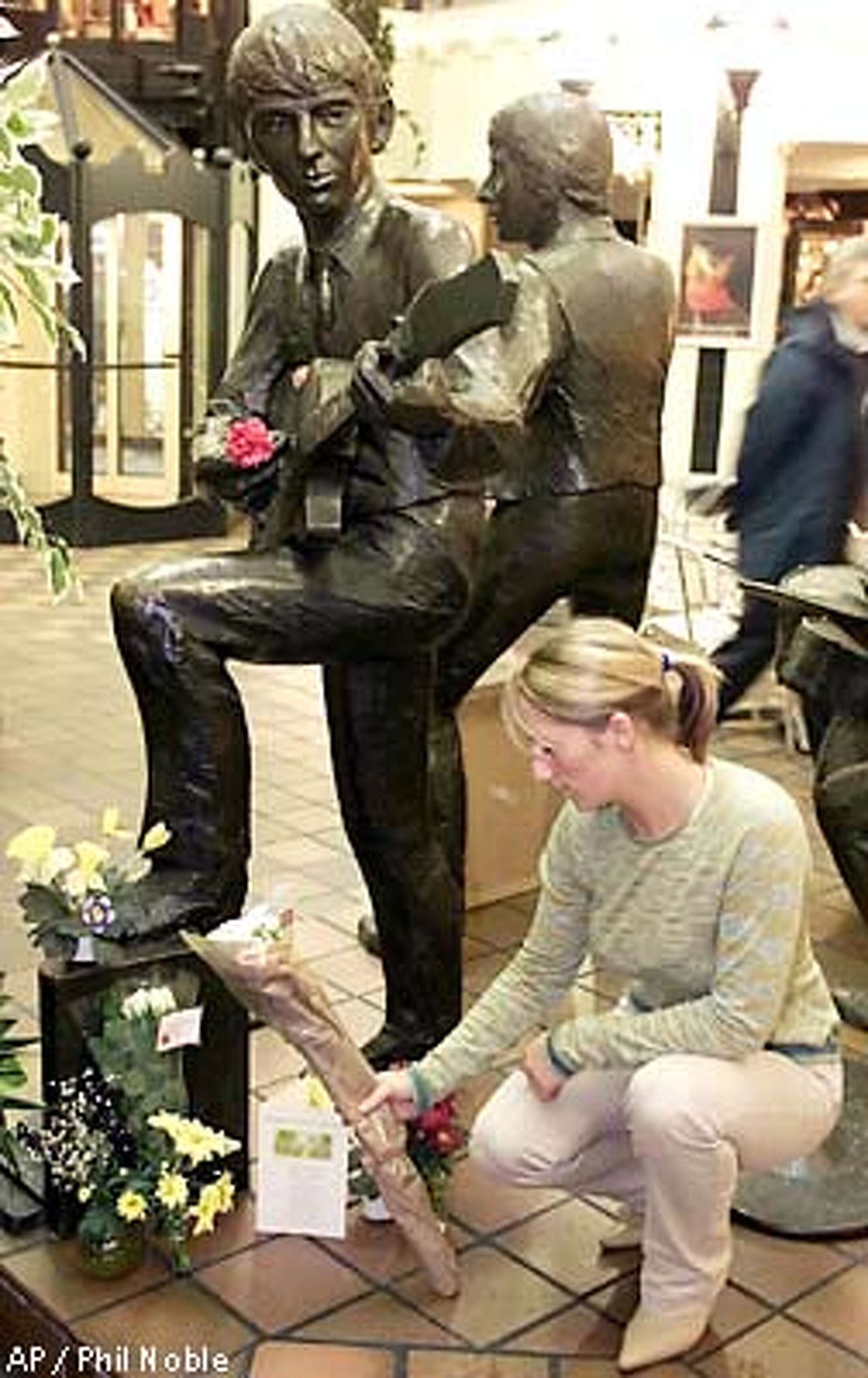 World gently weeps / Harrison 19432001 / Former Beatle dies of(02)