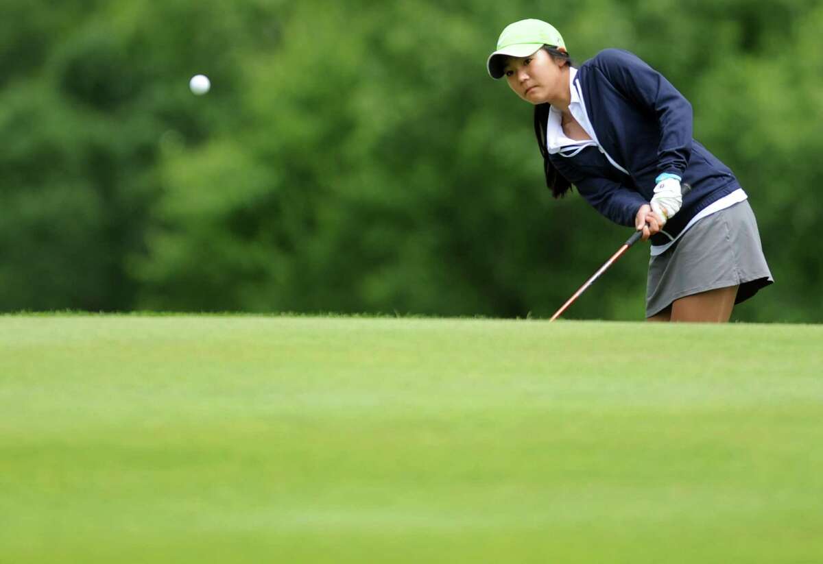 Darien's Izzy Lee chips it onto the 18th green during the girls golf state tournament at Orange Hills Country Club Tuesday, June 5, 2012 in Orange, Conn.