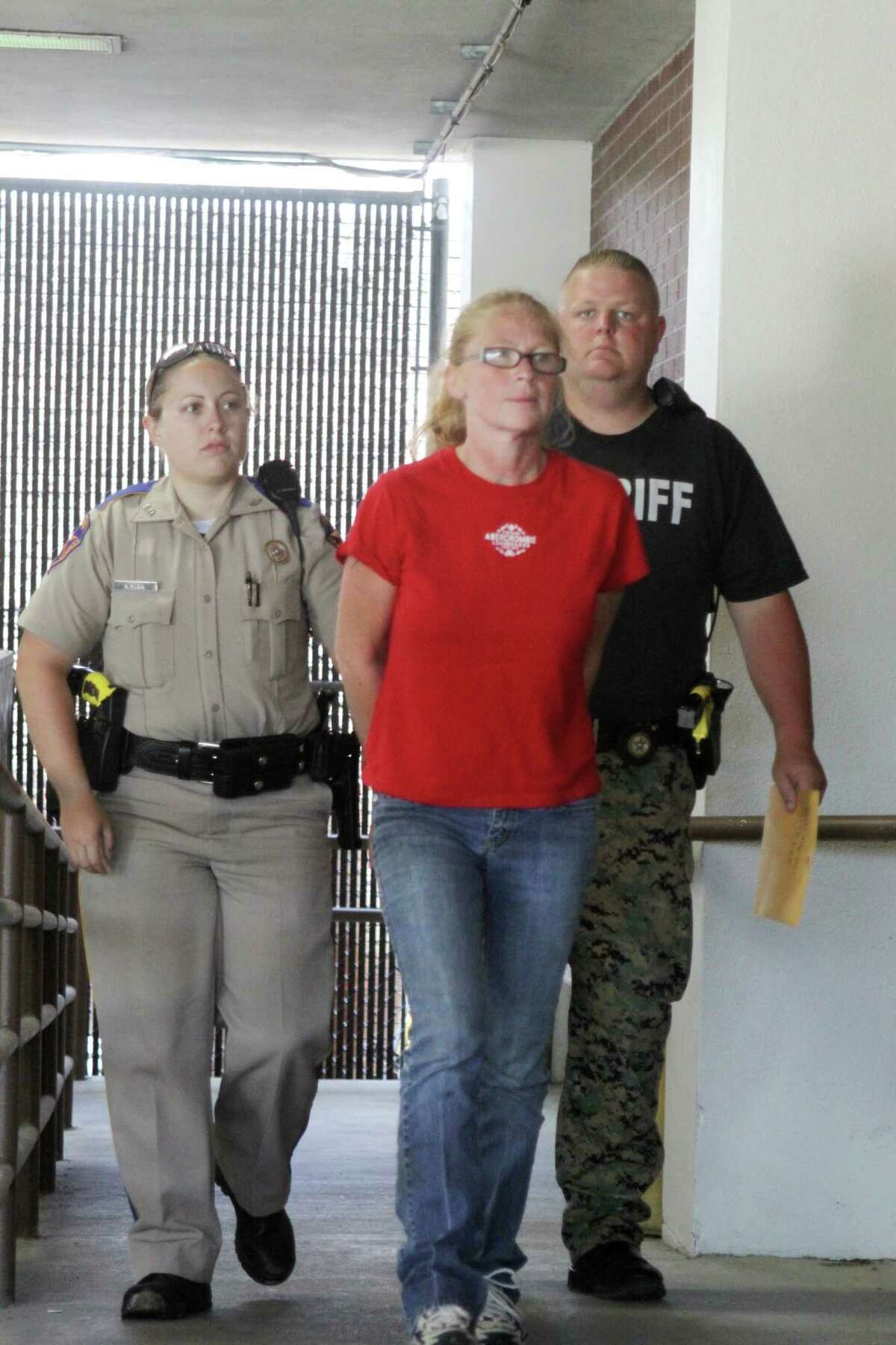 Sheriff's Office serves warrants in Hardin County