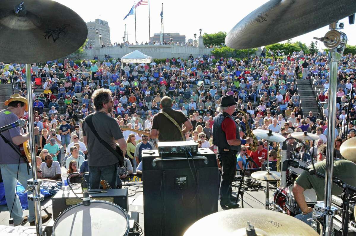 Photos Alive at Five