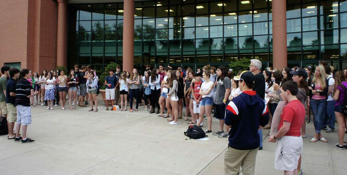 Staples students protest state's new teacherevaluation criteria