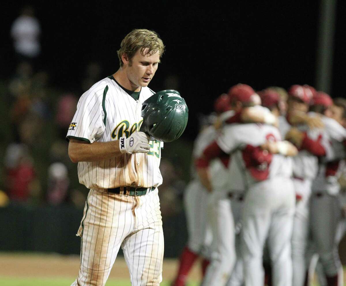 Arkansas defeats Baylor 1-0, advances to College World Series -  Fayetteville Flyer