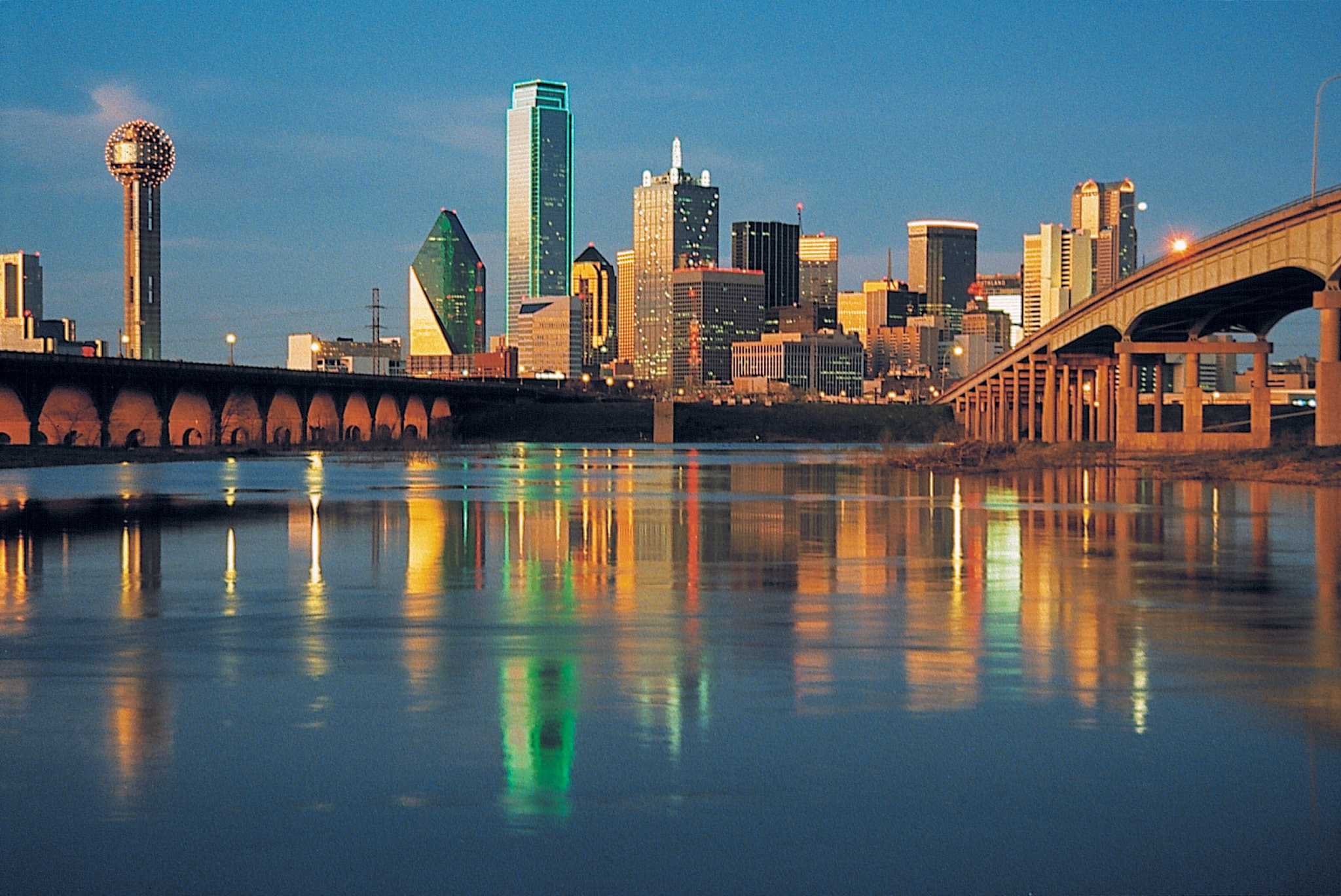 Lights out for iconic Texas skyscraper