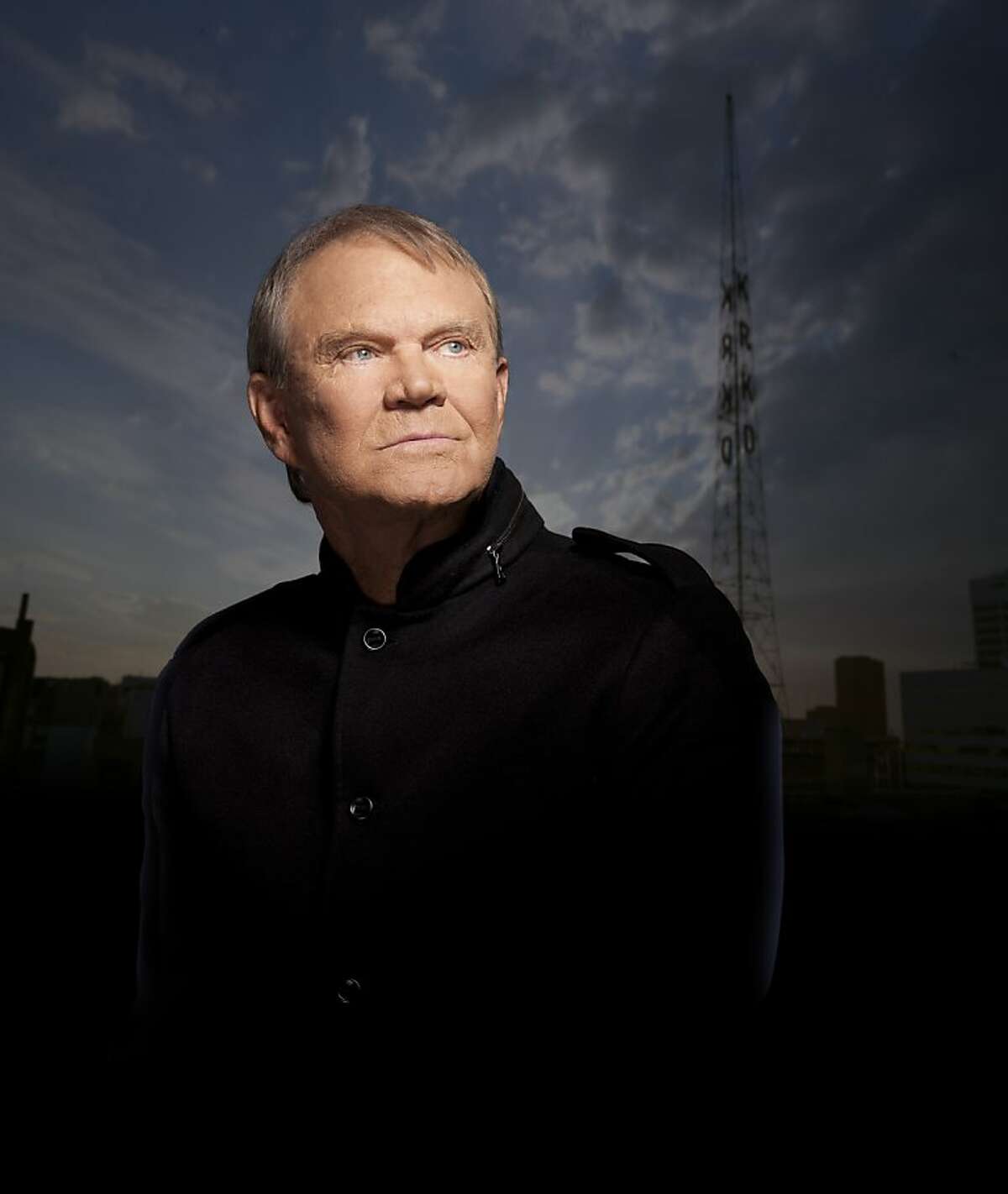 Glen Campbell, dignity intact, playing final shows