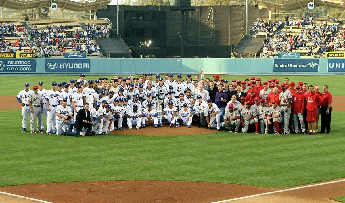 LA Kings wore Dodgers warmup jerseys