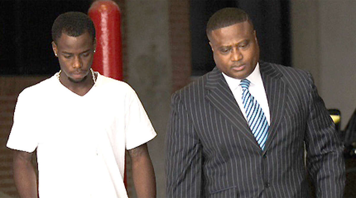 2 fired in Holley beating case back on job, HPD chief says