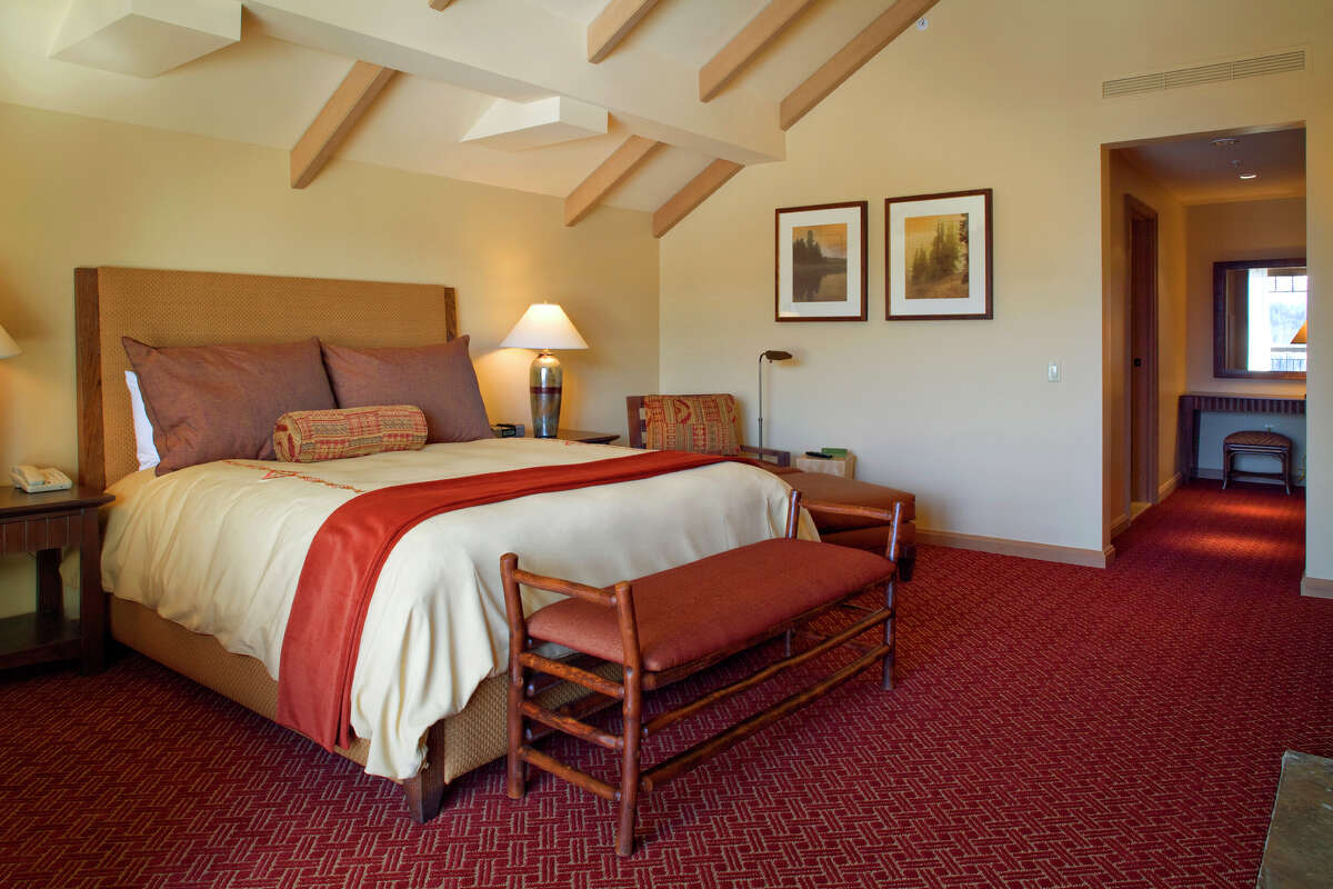 Suncadia Resort plans to auction off 35 condos