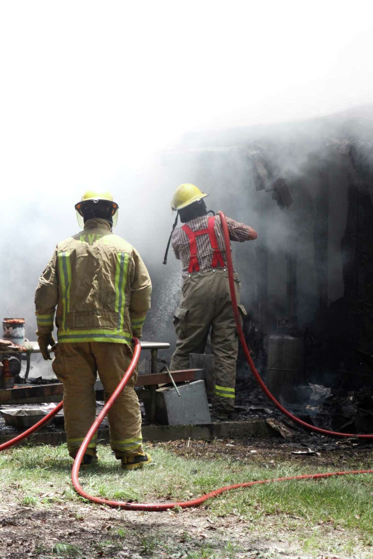 Fire destroys Silsbee home