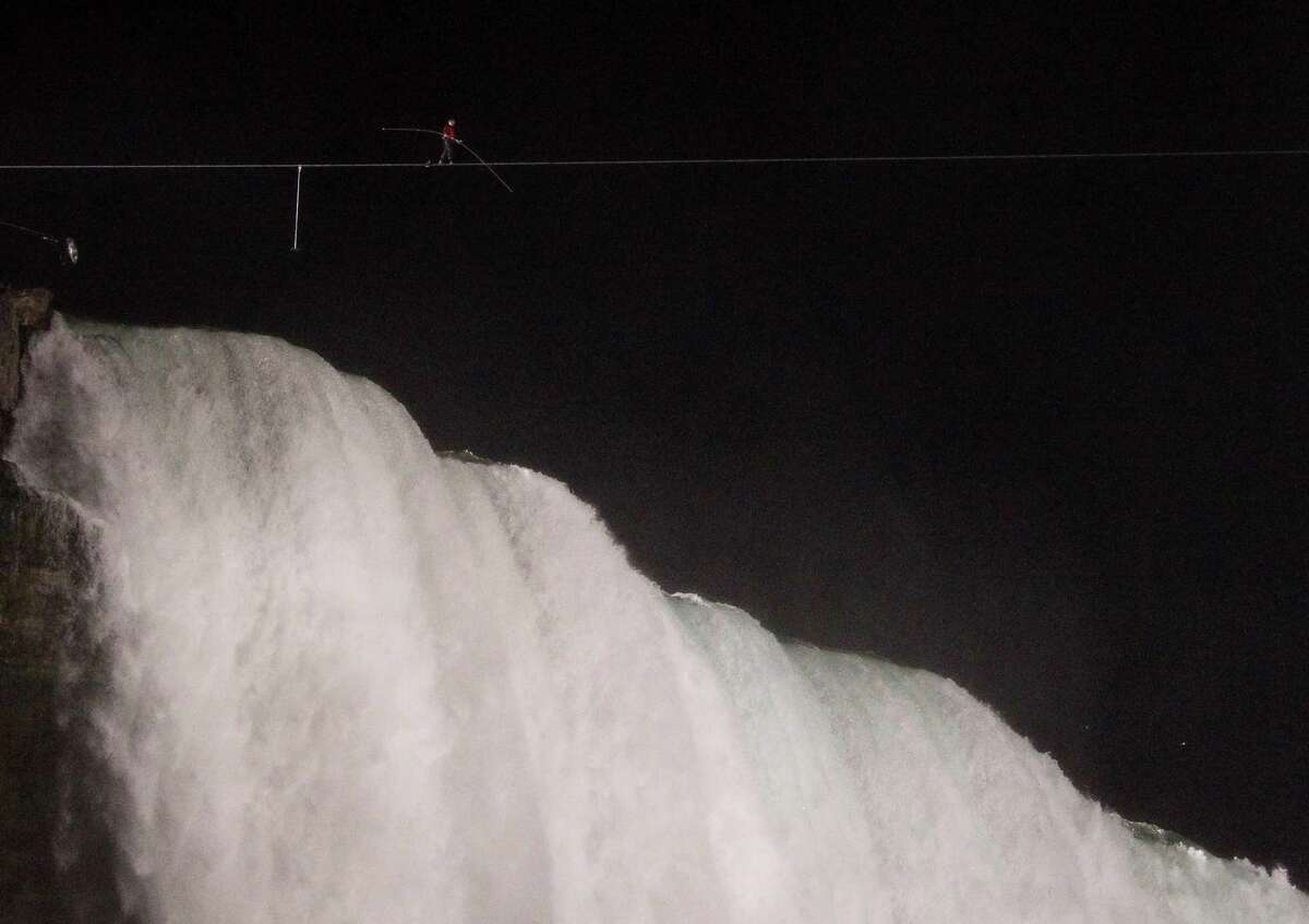 Tightrope Walker Niagara Falls