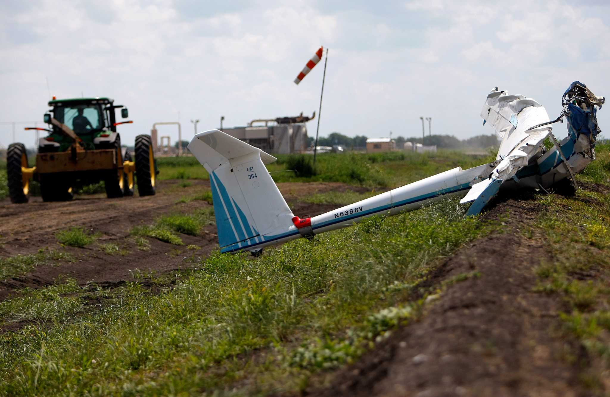 Cause sought in glider crash that killed 3 near Rosenberg
