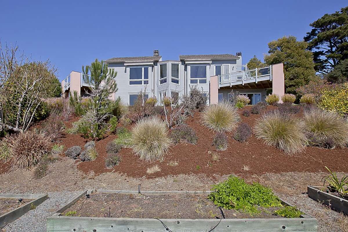 Spacious, custombuilt Mill Valley home with views