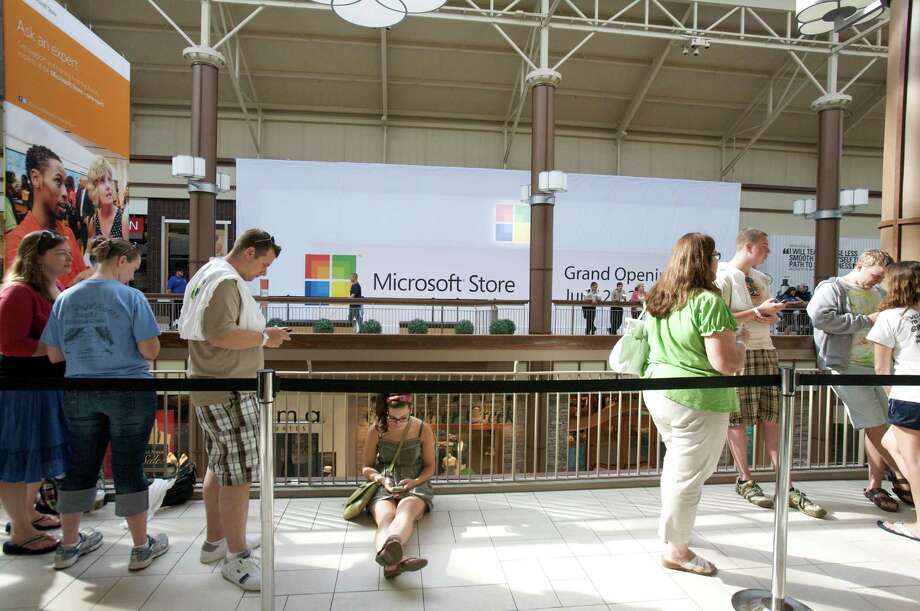 Microsoft Store opens at Danbury Fair - NewsTimes