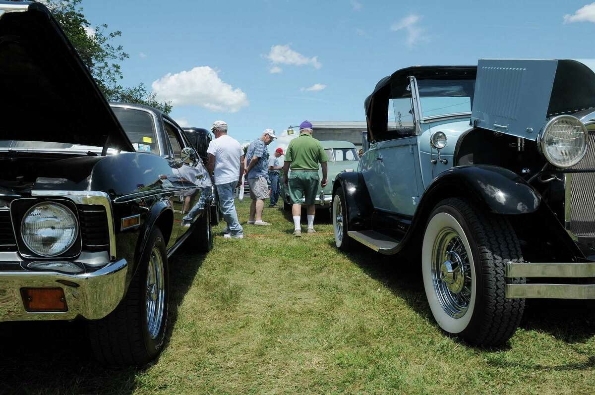 Photos Car show in Latham
