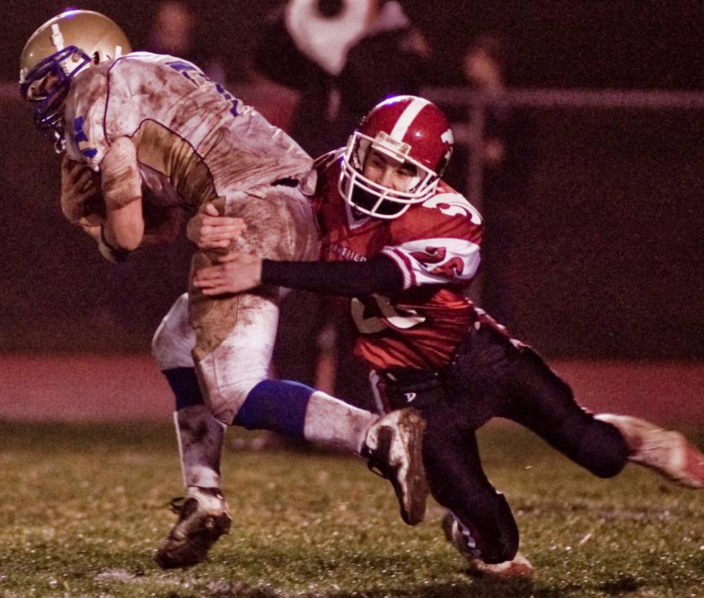 thanksgiving-day-high-school-football-action