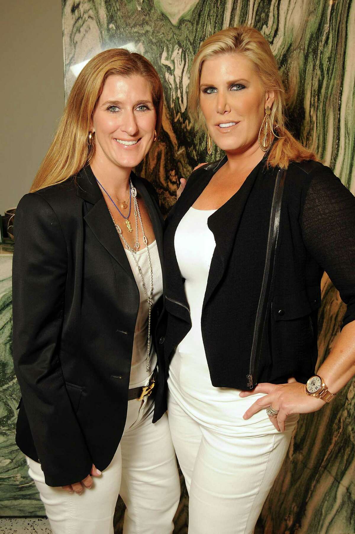 Tootsies hosts PetSet party