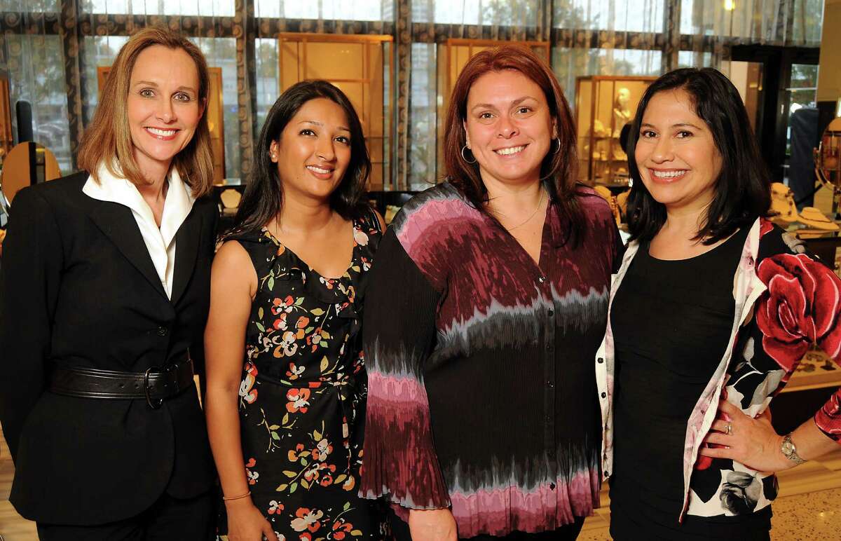 Tootsies hosts PetSet party