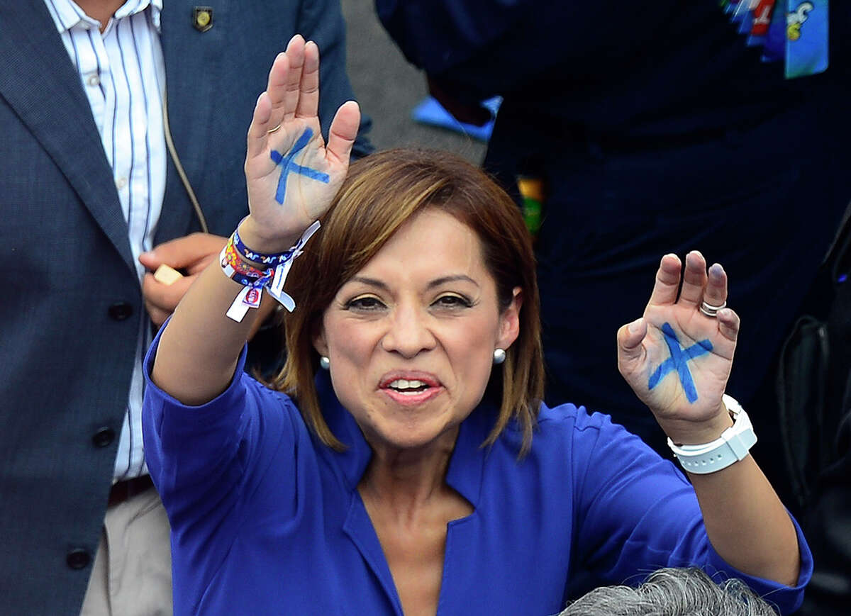 Josefina Vazquez Mota, the presidential candidate for the National Action Party, continues to lose support in the polls as the Sunday election nears.