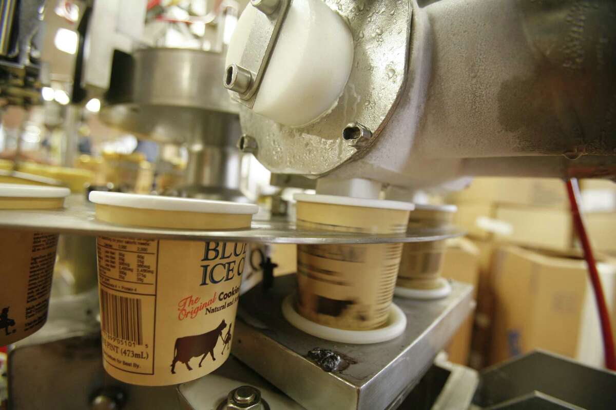 A machine fills one pint cups with ice cream in the Blue Bell plant in Brenham, Dec. 28, 2006. Photo by Steve Campbell, Chronicle Staff