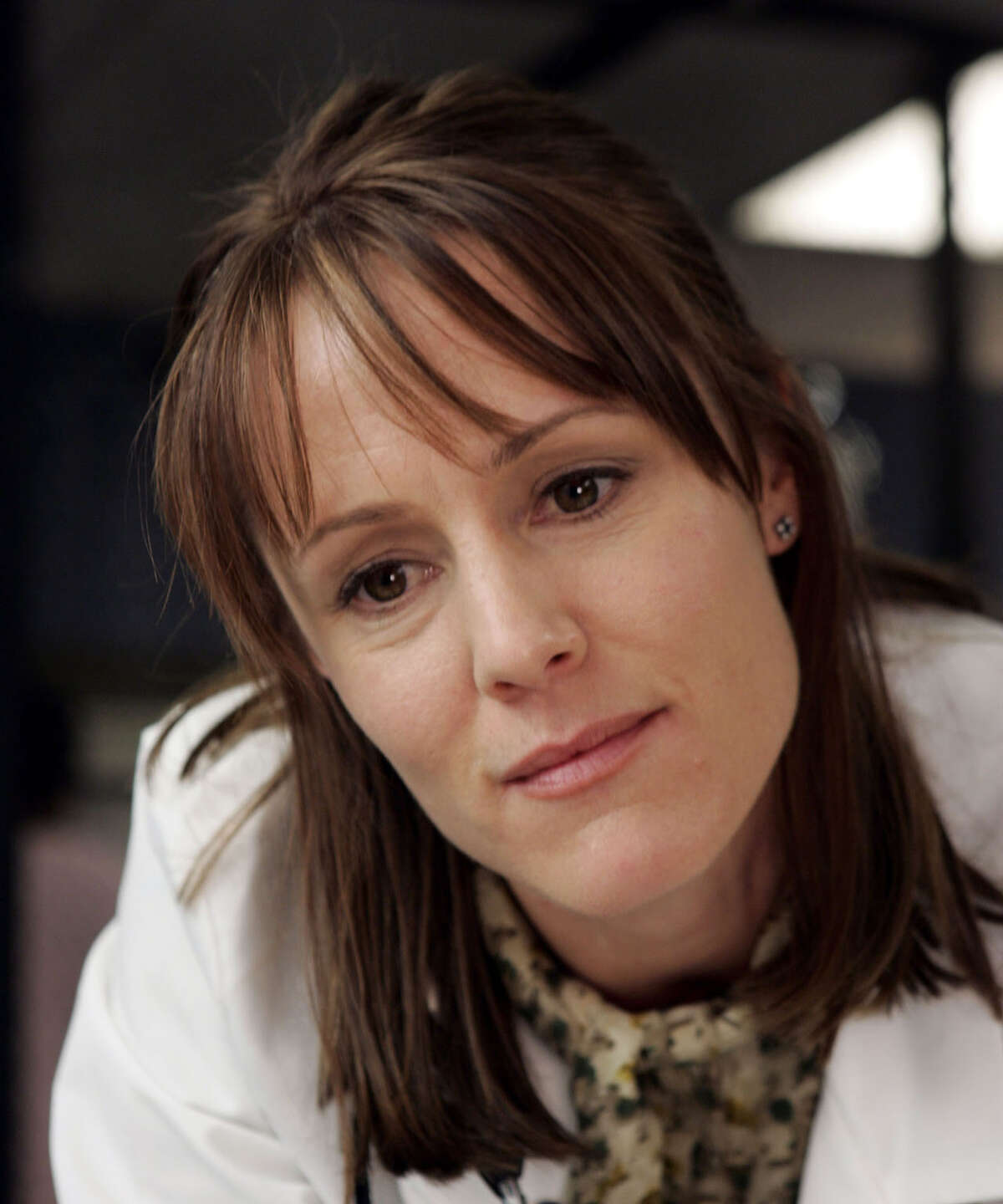 Mary Stuart Masterson guest stars as a psychiatrist who helps the detective...