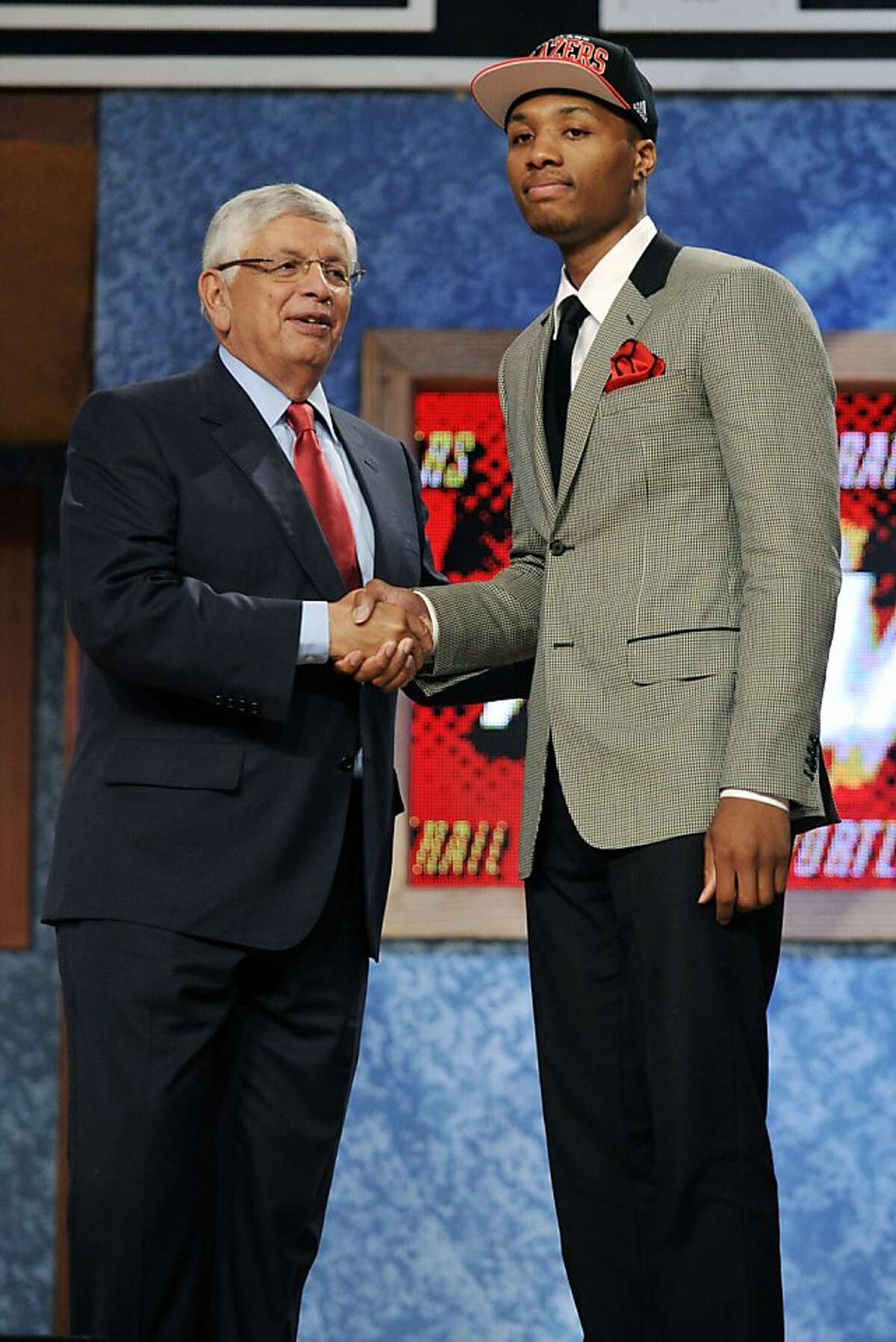 Oakland High's Damian Lillard 6th pick in draft