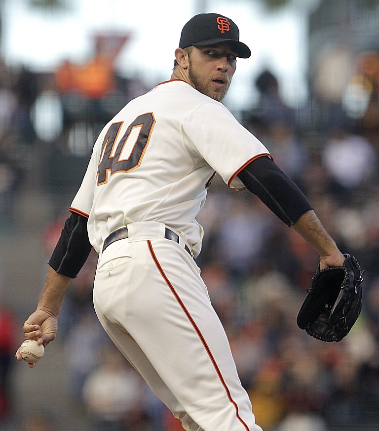 Giants beat Reds 5-0; shutout streak at 36 innings