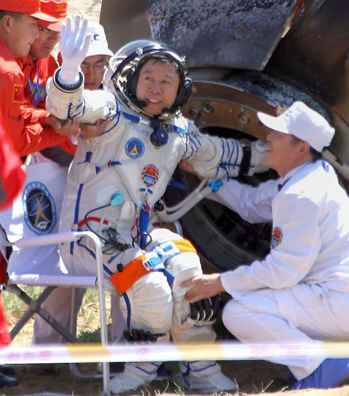 1st Chinese Female Astronaut Crew Land Safely