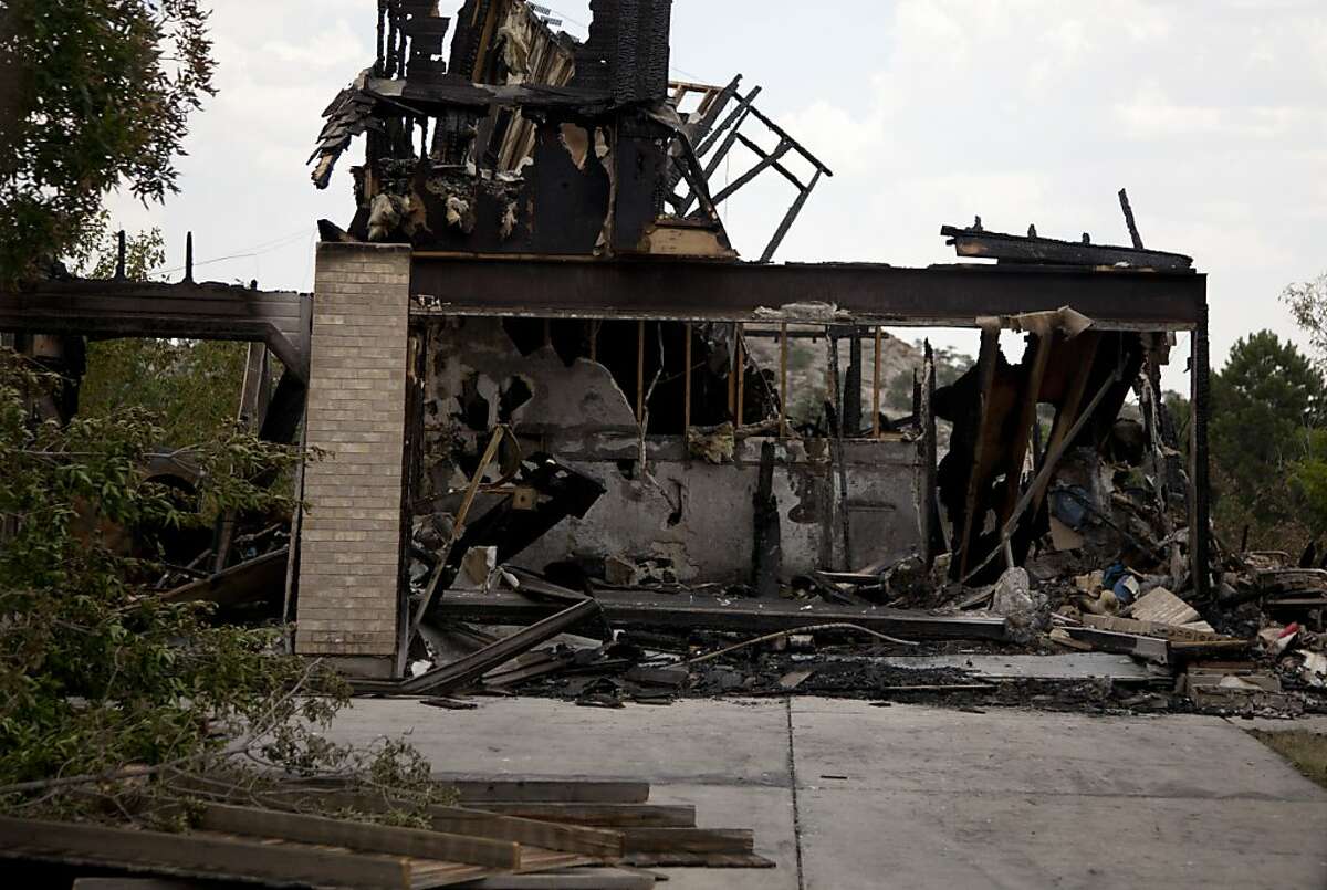 Colorado wildfire kills 2, 350 homes destroyed