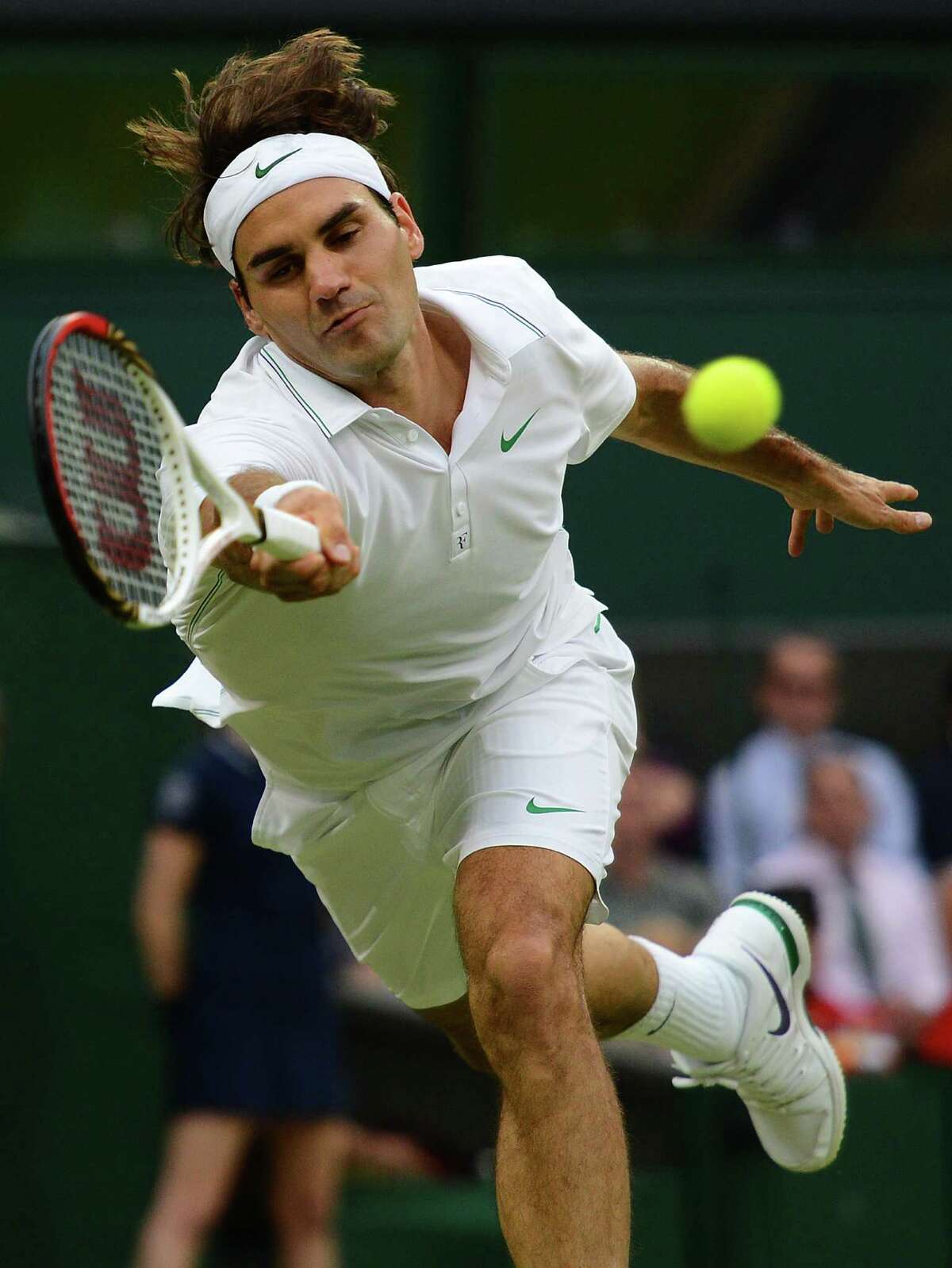 Теннис игроки мужчины. Роджер Федерер. Federer теннисист. Федерер 2003. Линетта Федерер.