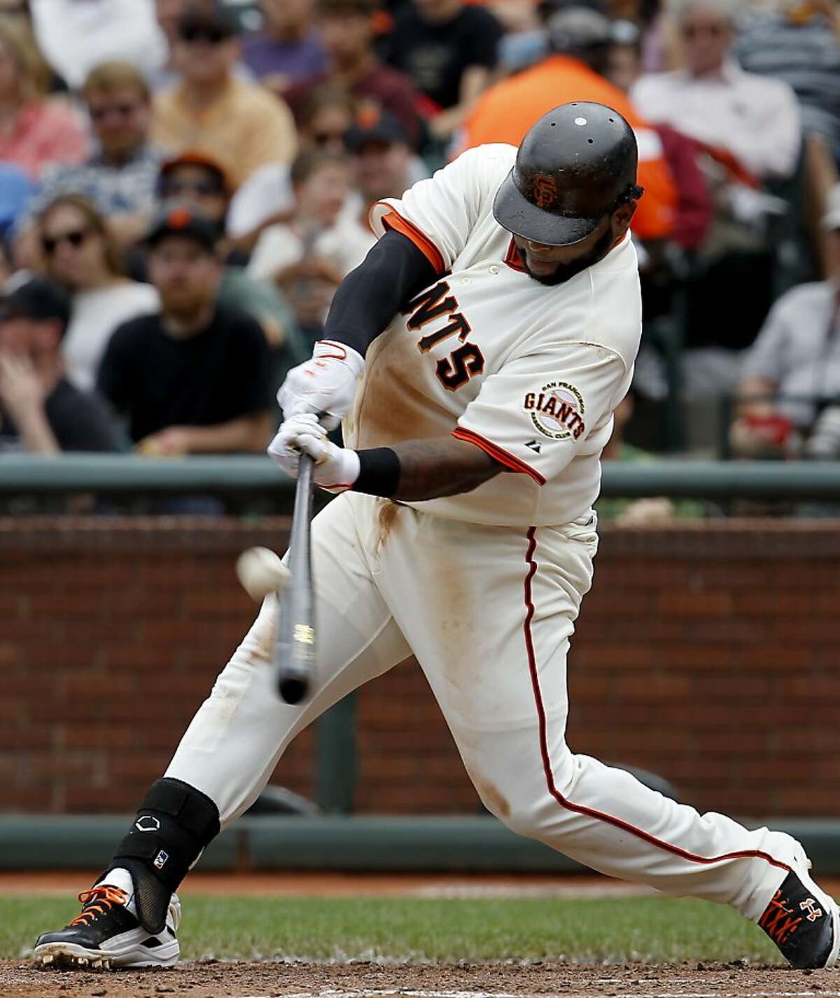 SF Giants edge Reds on Pagan's walk-off double