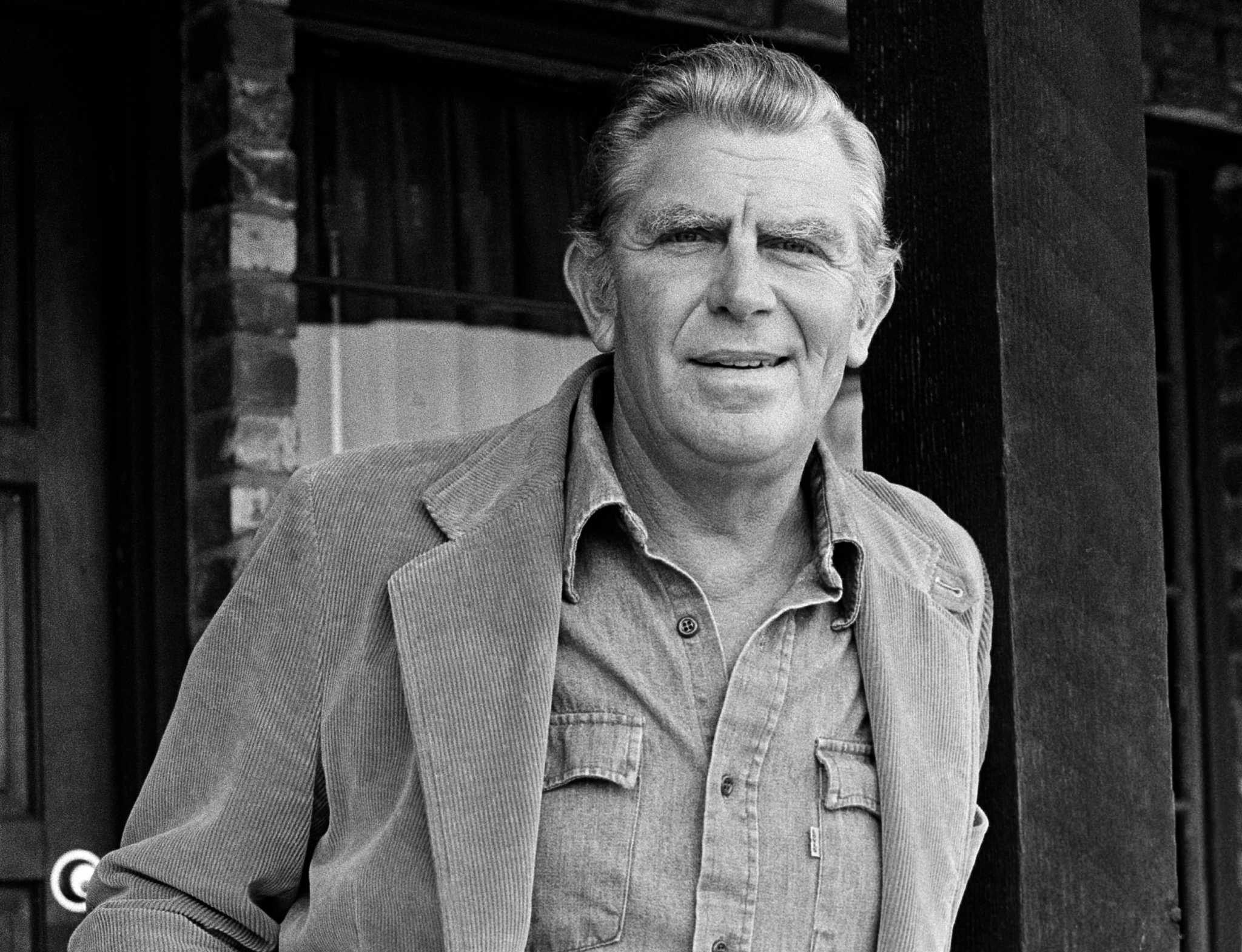 Andy Griffith dies at 86.