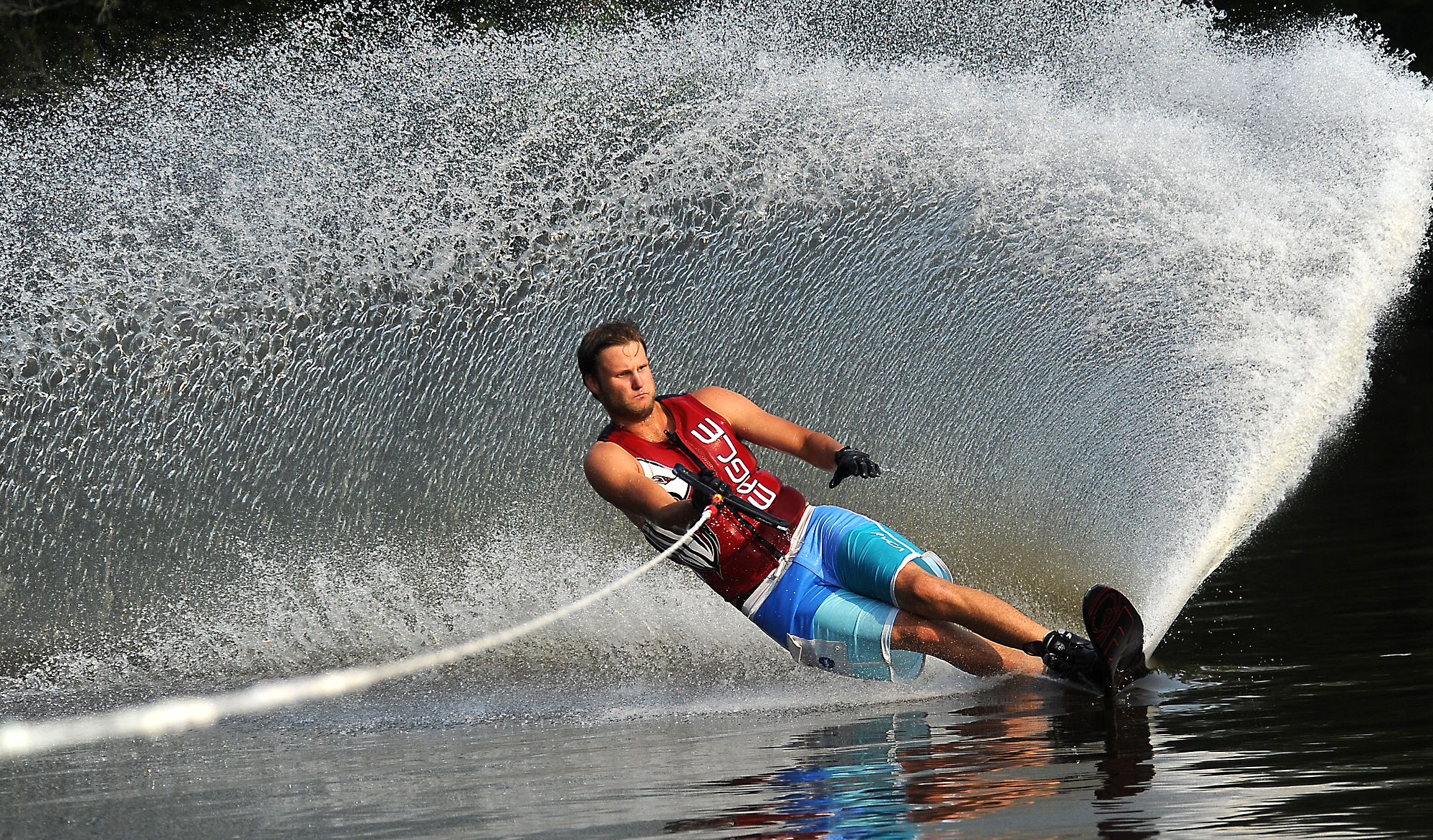 Sport water. Водные лыжи. Вода спорт. Воднолыжный спорт в бассейне. Водные лыжи слалом.