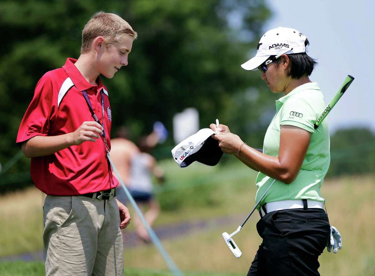 Yani Tseng (right), who not long ago was the one asking for autographs, is trying to become the youngest golfer to earn a career Grand Slam.